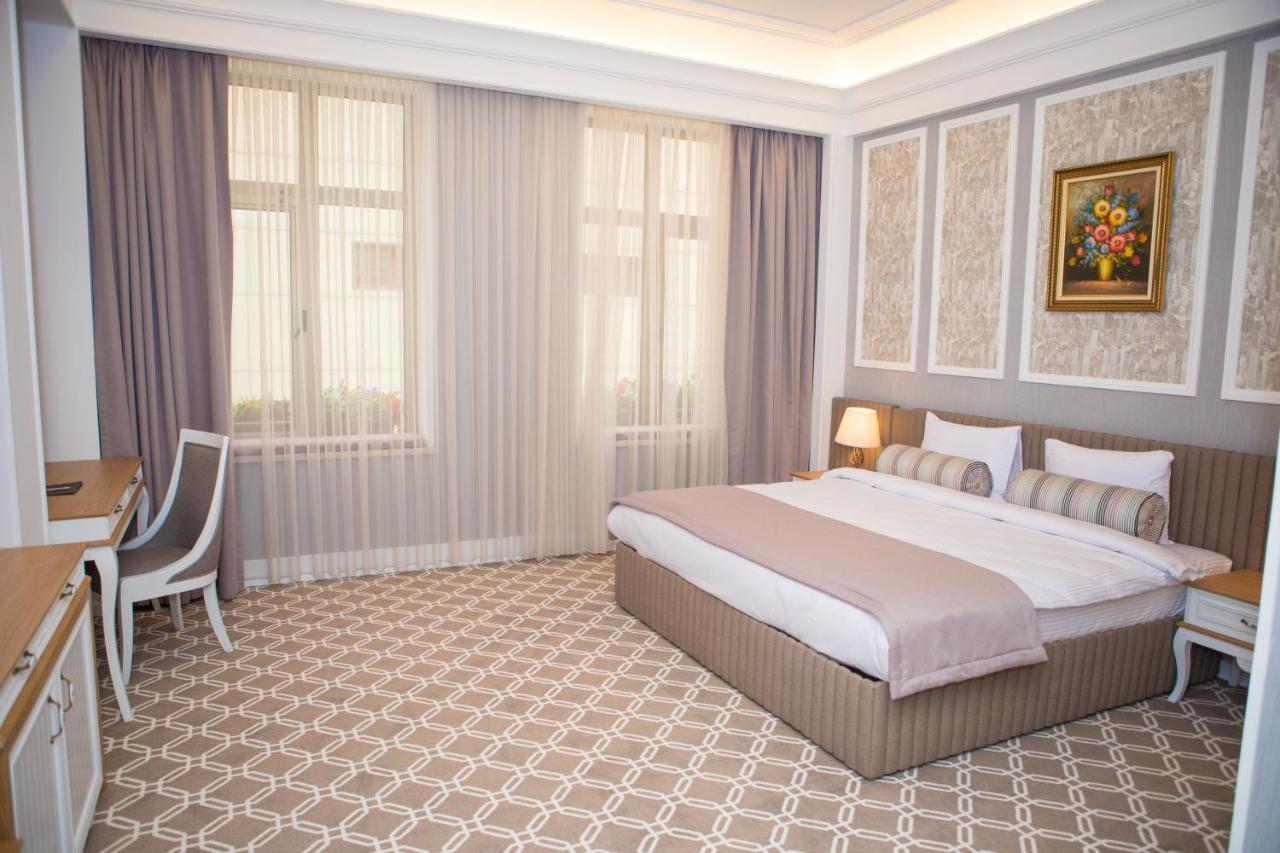 Гостиница в баку недорого. Theatrum Hotel Baku. Theatrum Hotel Baku 5*. Volga Hotel Baku 5*. Avrasya Hotel Баку.